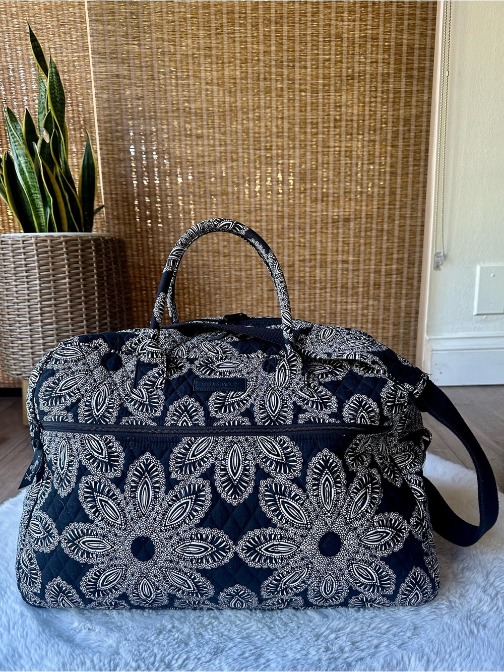 Vera Bradley Blanco Bouquet Grand Weekender Traveler Carryon Bag